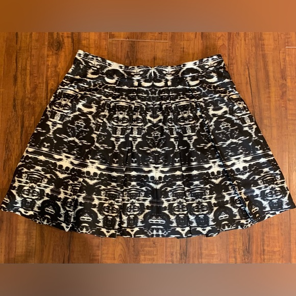 NWT JCrew Black and White Ikat Mini Skirt Size 6 - Picture 2 of 5